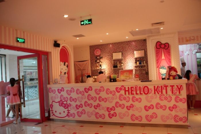Hello Kitty Restaurant (25 pics)