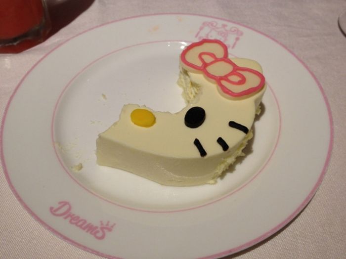 Hello Kitty Restaurant (25 pics)