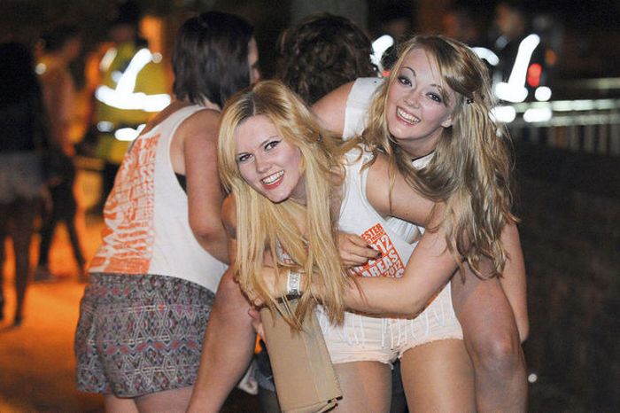 Manchester Students Dressed as Pimps and Hoes (39 pics) .