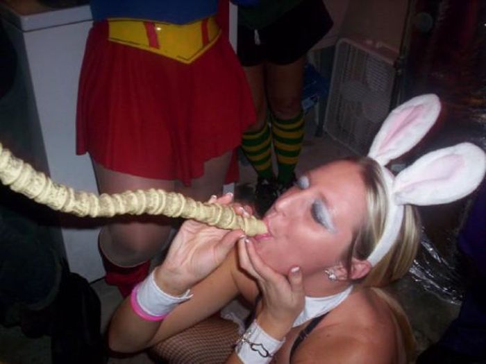 Beer Bong Girls (45 pics)