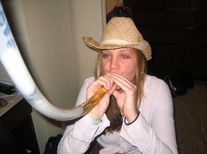 Beer Bong Girls (45 pics)