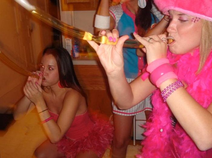 Beer Bong Girls (45 pics)