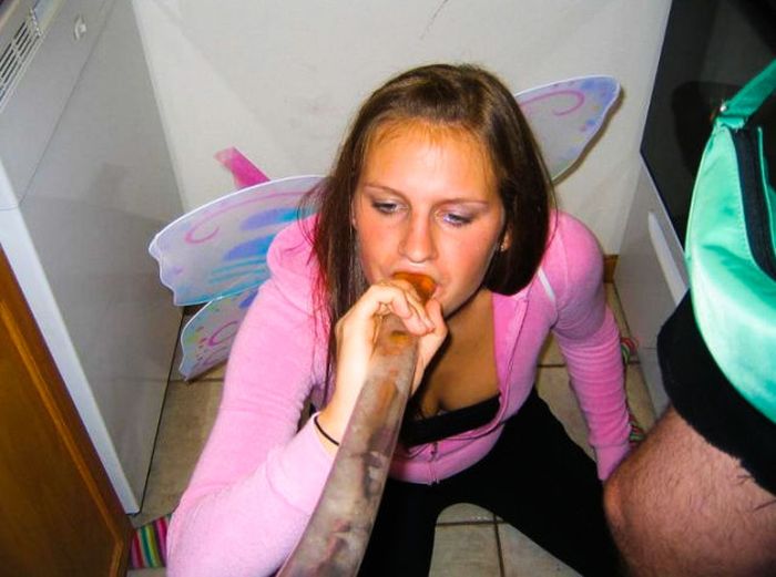 Beer Bong Girls (45 pics)