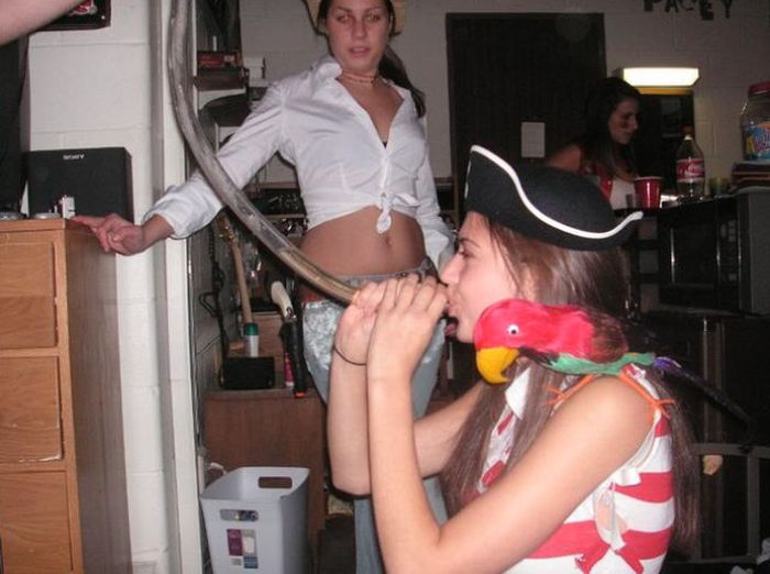 Beer Bong Girls (45 pics)