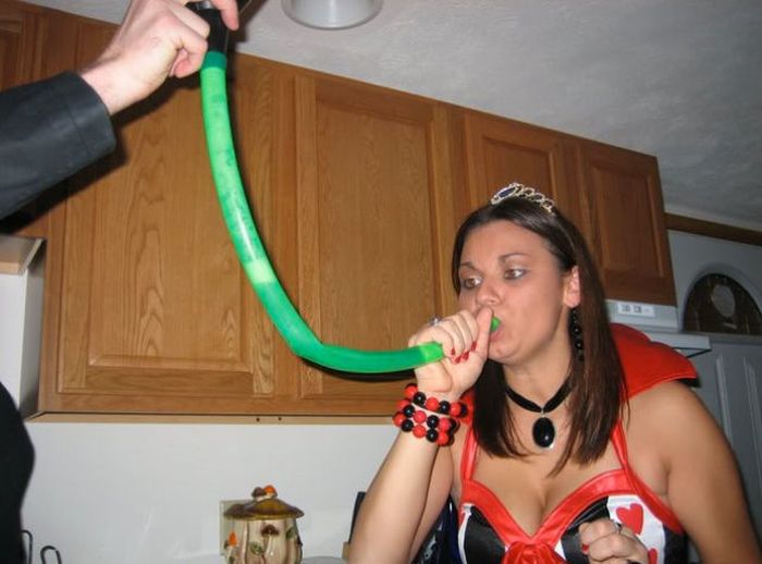 Beer Bong Girls (45 pics)