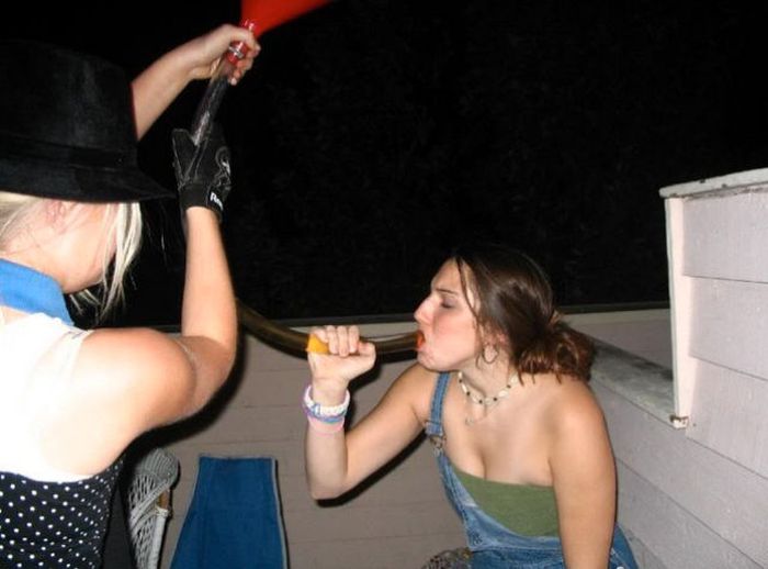 Beer Bong Girls (45 pics)