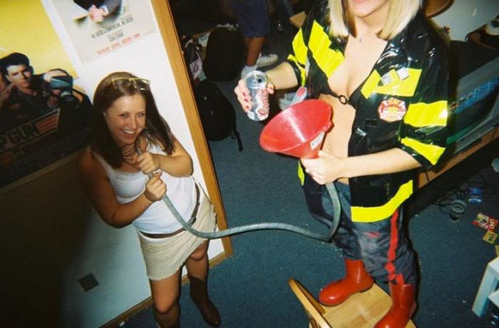 Beer Bong Girls (45 pics)