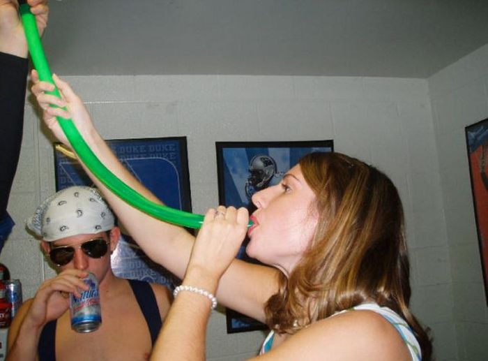 Beer Bong Girls (45 pics)