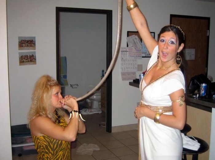 Beer Bong Girls (45 pics)