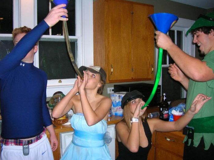 Beer Bong Girls (45 pics)