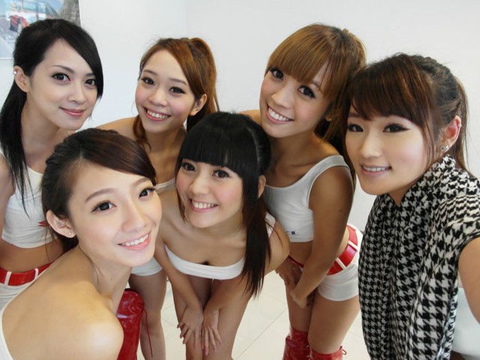 Cute Asian Girls (50 pics)