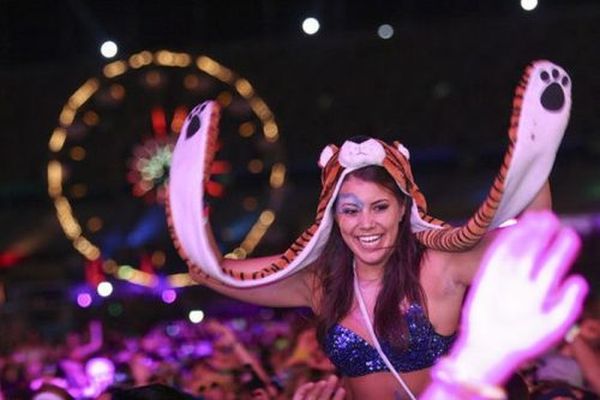 Ladies of the Electric Daisy Carnival 2012 (38 pics)