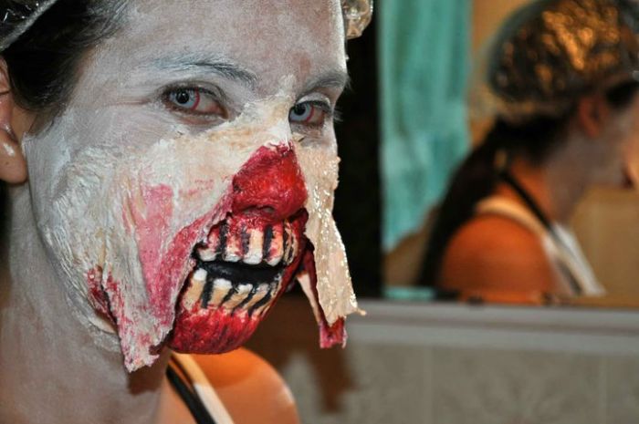 Halloween Zombie Costume (9 pics)