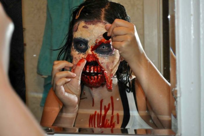 Halloween Zombie Costume (9 pics)
