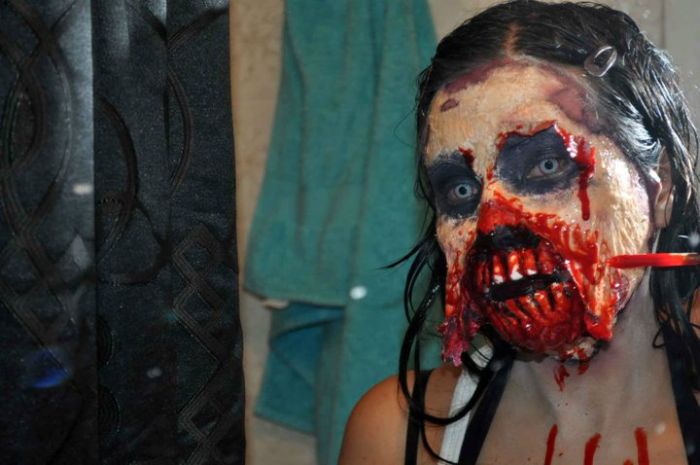 Halloween Zombie Costume (9 pics)