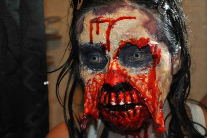 Halloween Zombie Costume (9 pics)