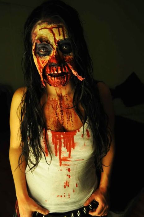 Halloween Zombie Costume (9 pics)
