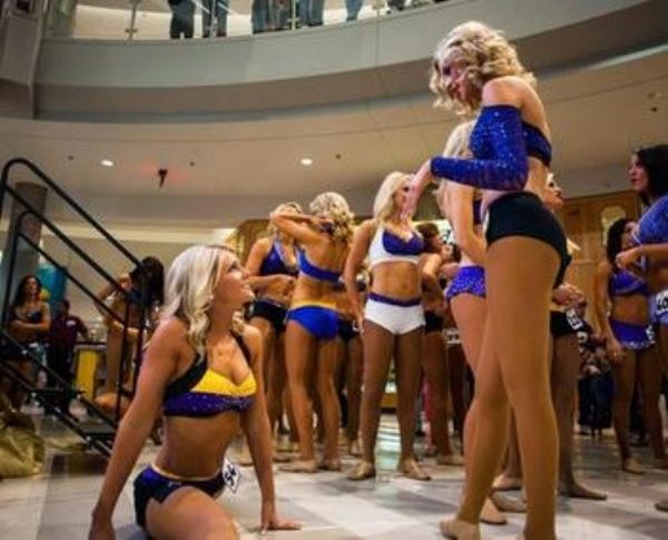 Minnesota Vikings Cheerleaders (90 pics)