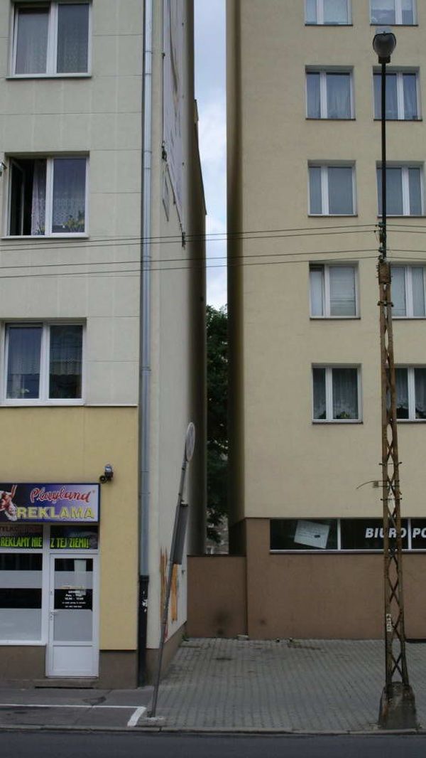 The Narrowest House in the World (28 pics)