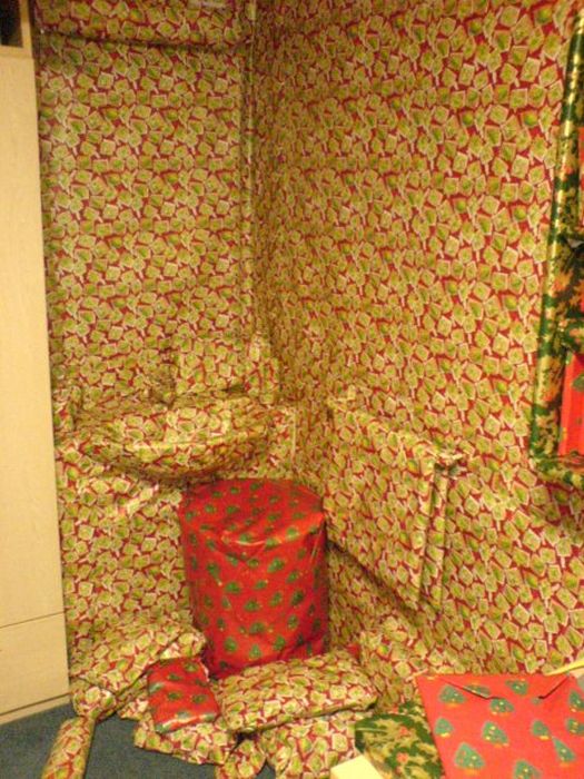 Wrapping Prank (13 pics)