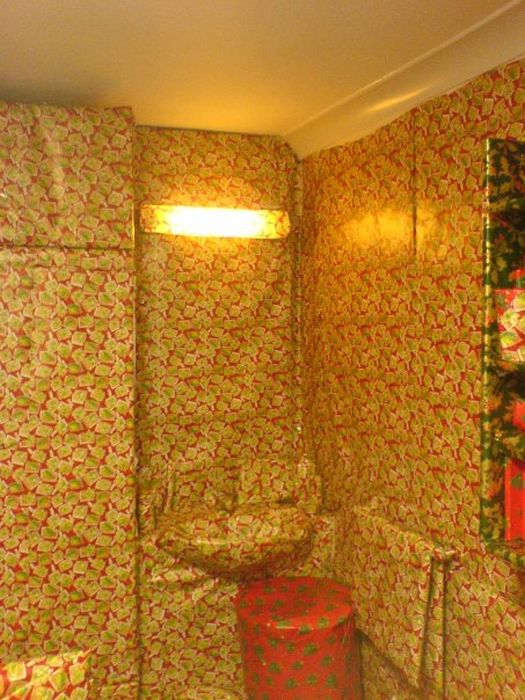 Wrapping Prank (13 pics)