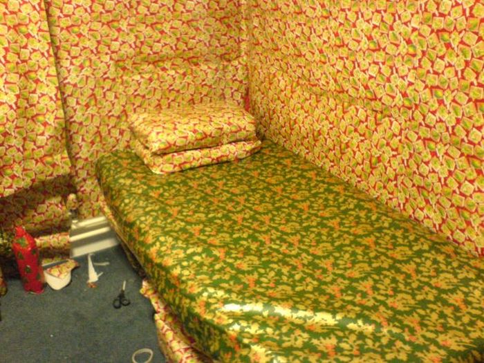 Wrapping Prank (13 pics)