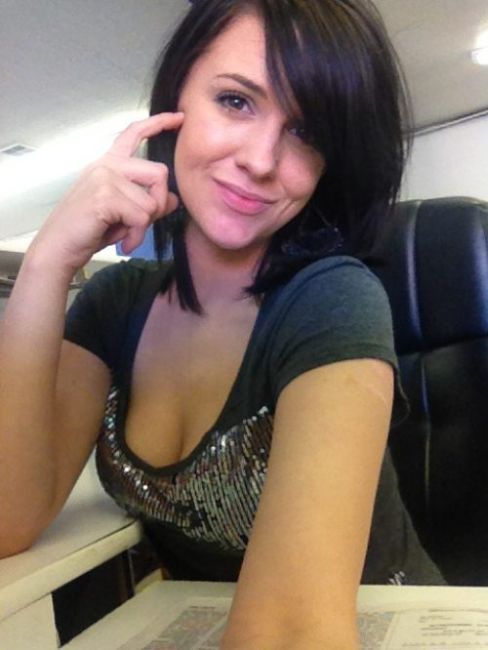 Busty Girls (40 pics)