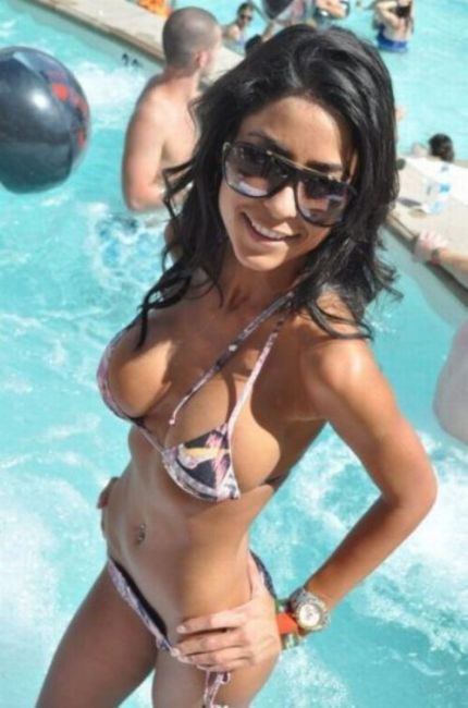 Busty Girls (40 pics)