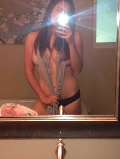 Busty Girls (40 pics)