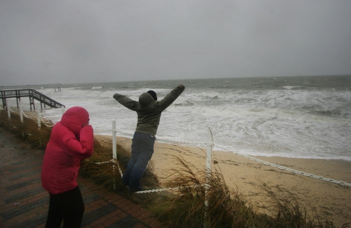 People Who Don't Care About Hurricane Sandy (46 pics)