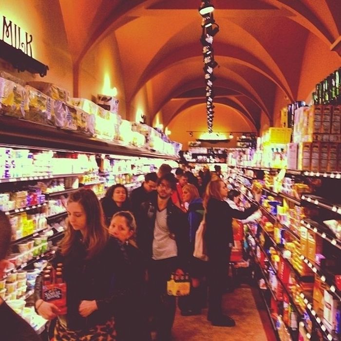 Grocery Store Madness Inspired by Hurricane Sandy (21 pics)
