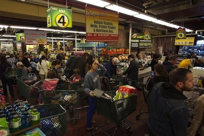 Grocery Store Madness Inspired by Hurricane Sandy (21 pics)