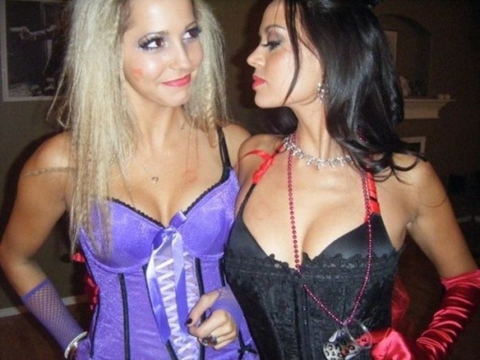 Sexy Halloween Girls (159 pics)