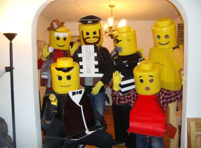 DIY Yourself Lego Halloween Costume (18 pics)