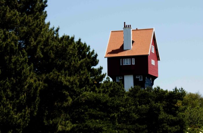 House in the Clouds, Thorpeness, UK (6 pics)