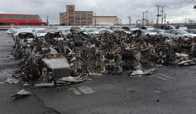 16 Fisker Karma Cars Burned at New Jersey Port (4 pics)