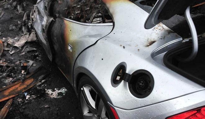 16 Fisker Karma Cars Burned at New Jersey Port (4 pics)