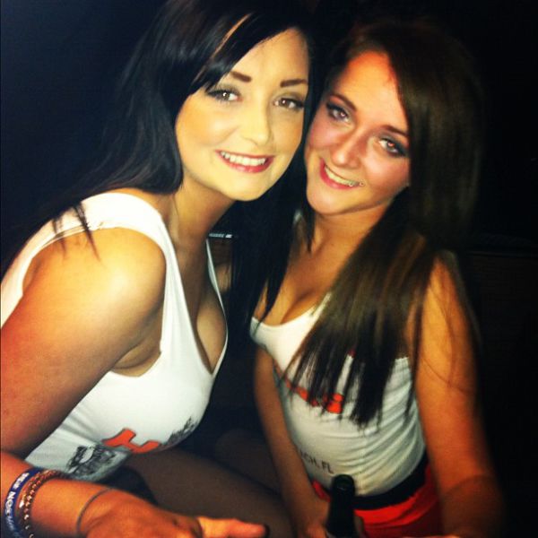 Hooters Girls (31 pics)