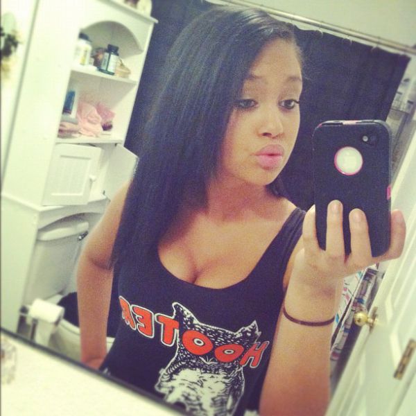 Hooters Girls (31 pics)