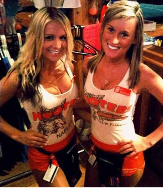 Hooters Girls (31 pics)