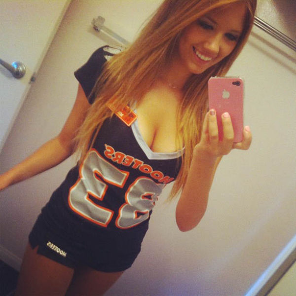 Hooters Girls (31 pics)