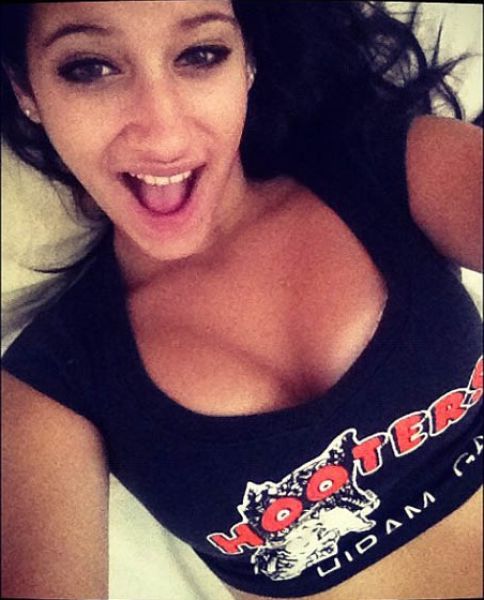 Hooters Girls (31 pics)
