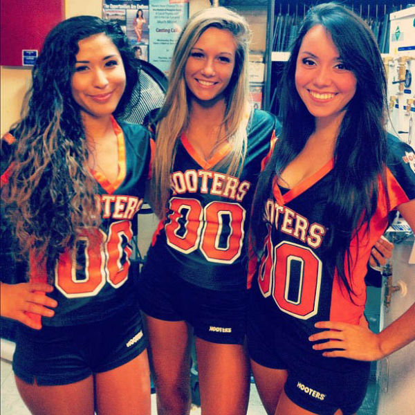Hooters Girls (31 pics)