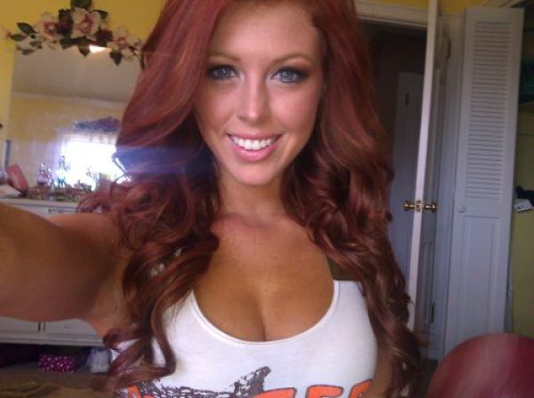 Hooters Girls (31 pics)