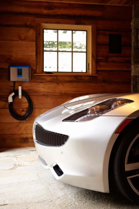 The Most Amazing Garage Ever (15 pics)