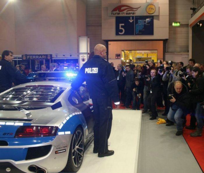 Police Cars (74 pics)