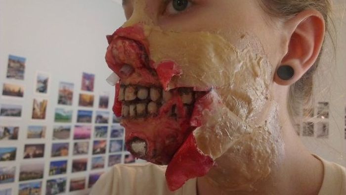 The Making of the Zombie Mask (25 pics)