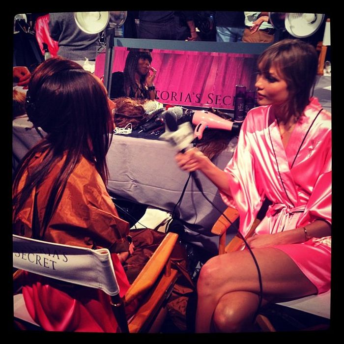 Behind The Scenes Of The 2012 Victoria’s Secret Fashion Show (42 pics)