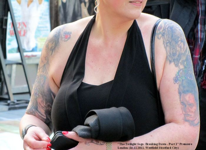 This Woman LOVES Twilight Saga (11 pics)