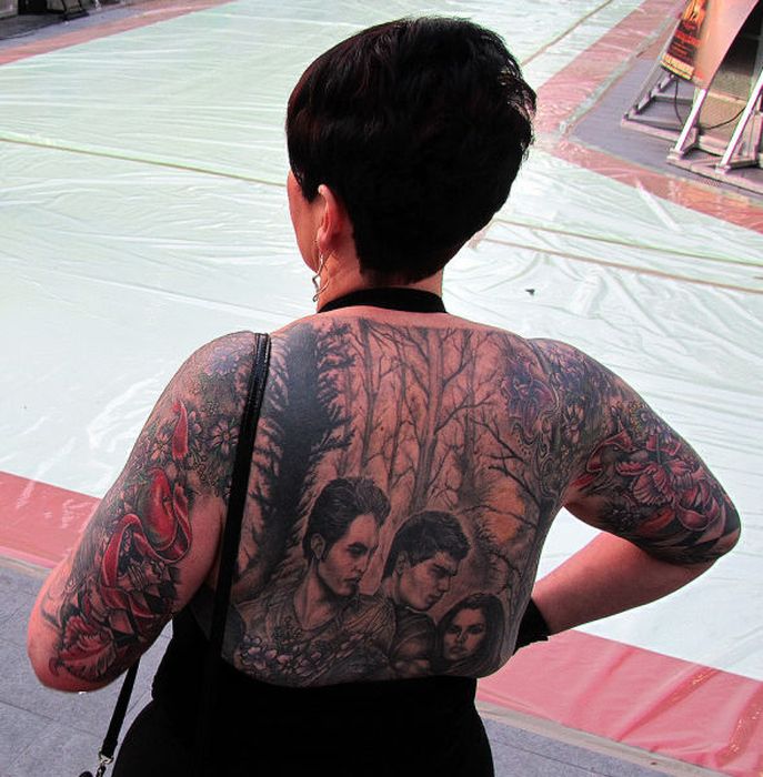 This Woman LOVES Twilight Saga (11 pics)